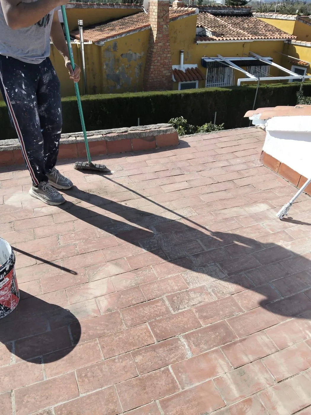 Aplicación de yeso y preparación de pared interior